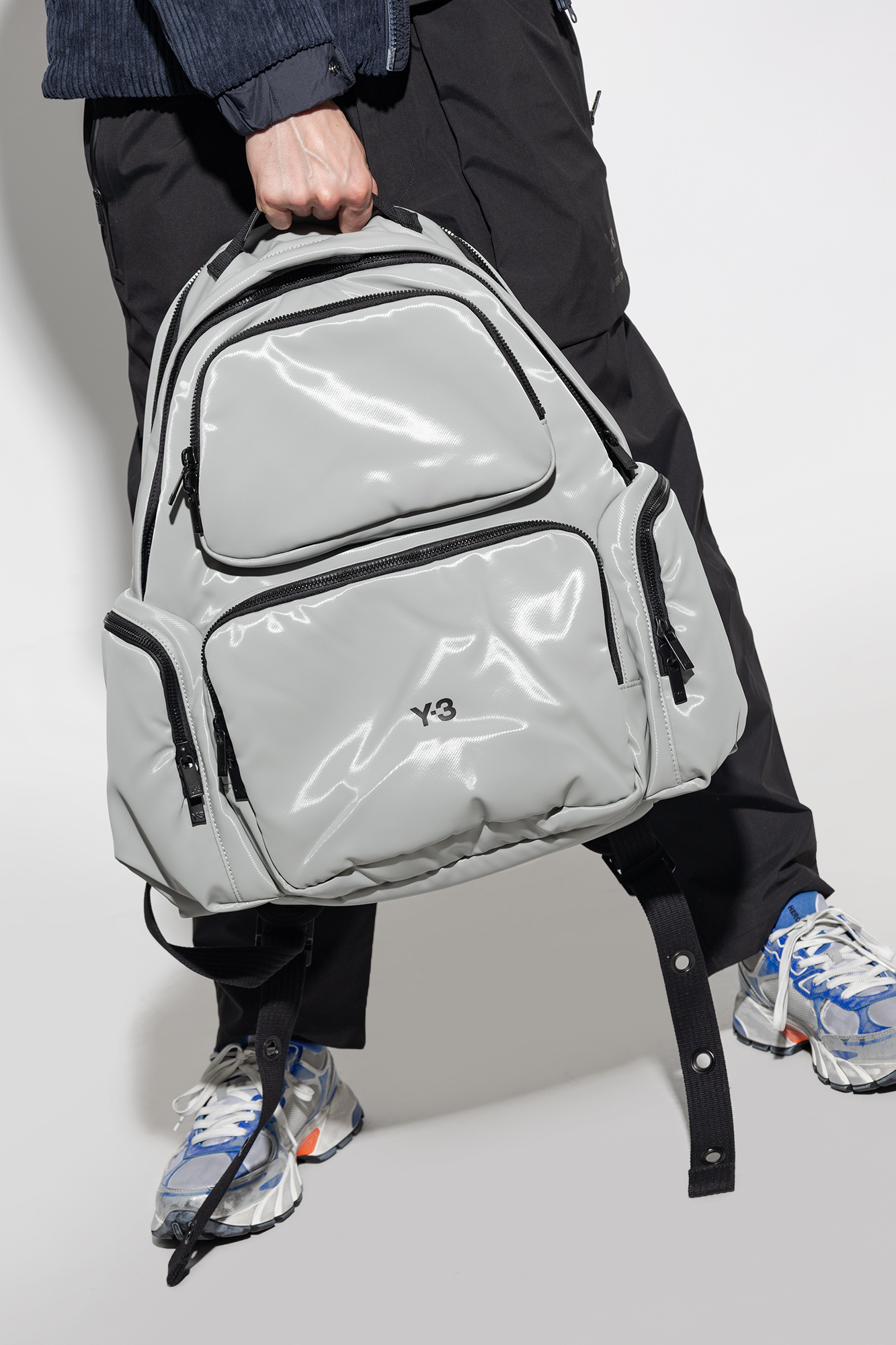 Silver the pillowy bucket bag silhouette of the Y